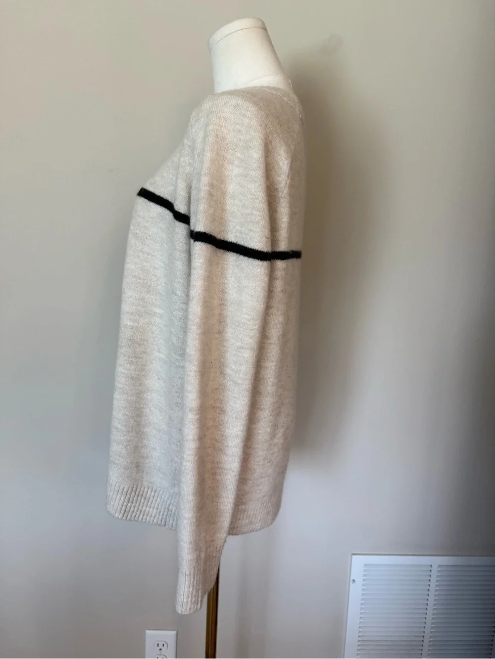 LOFT Holiday Bow Holly Gift Tag Sweater Small Cream Black Christmas Coquette
